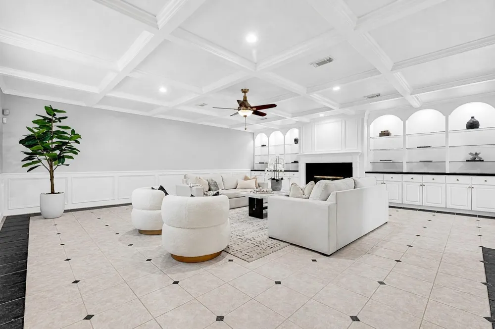 317 Avenue Of Oaks Street Houston, TX 77009
