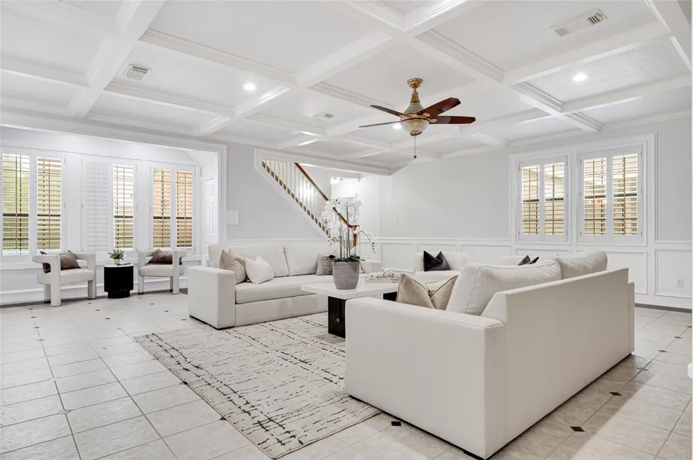 317 Avenue Of Oaks Street Houston, TX 77009