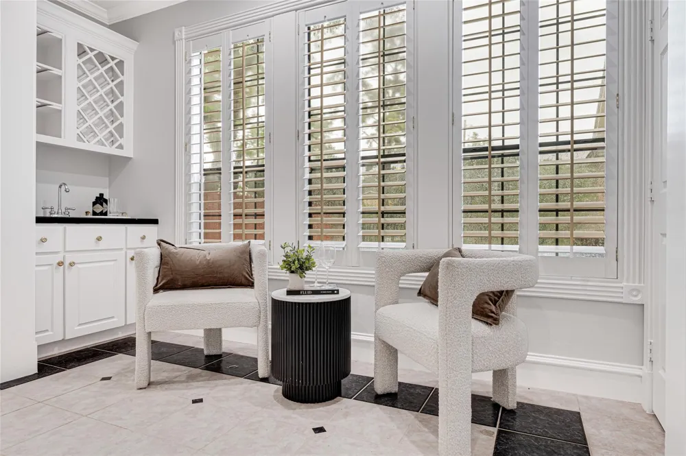 317 Avenue Of Oaks Street Houston, TX 77009