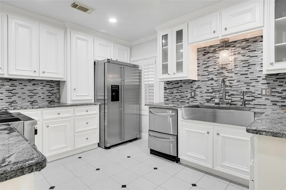 317 Avenue Of Oaks Street Houston, TX 77009