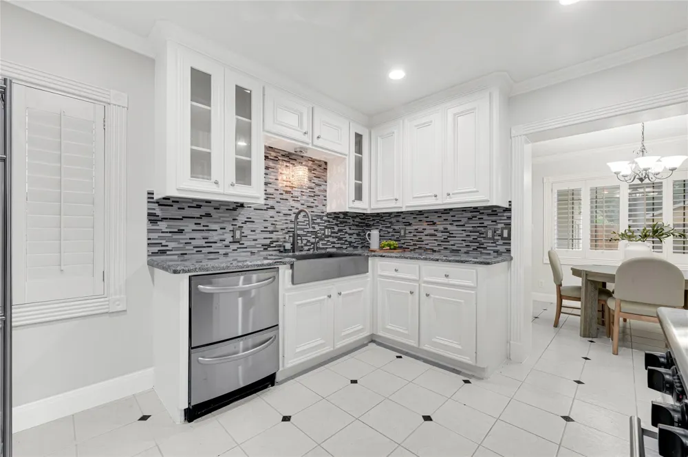 317 Avenue Of Oaks Street Houston, TX 77009