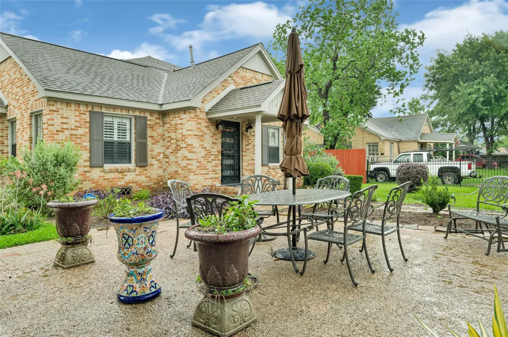 317 Avenue Of Oaks Street Houston, TX 77009