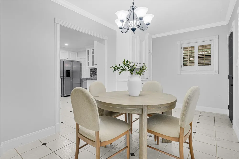 317 Avenue Of Oaks Street Houston, TX 77009