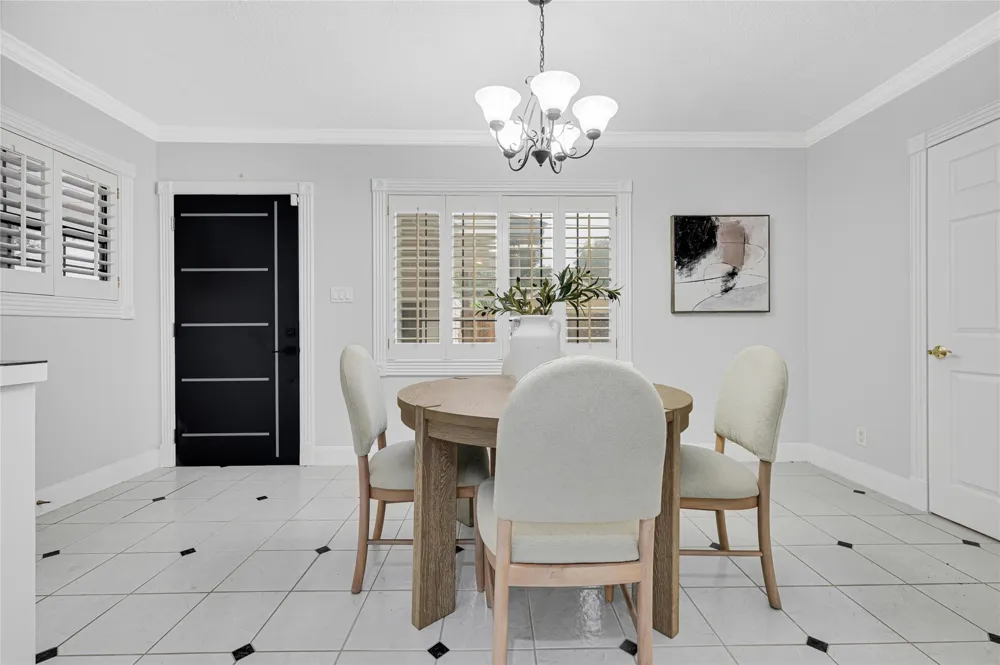 317 Avenue Of Oaks Street Houston, TX 77009