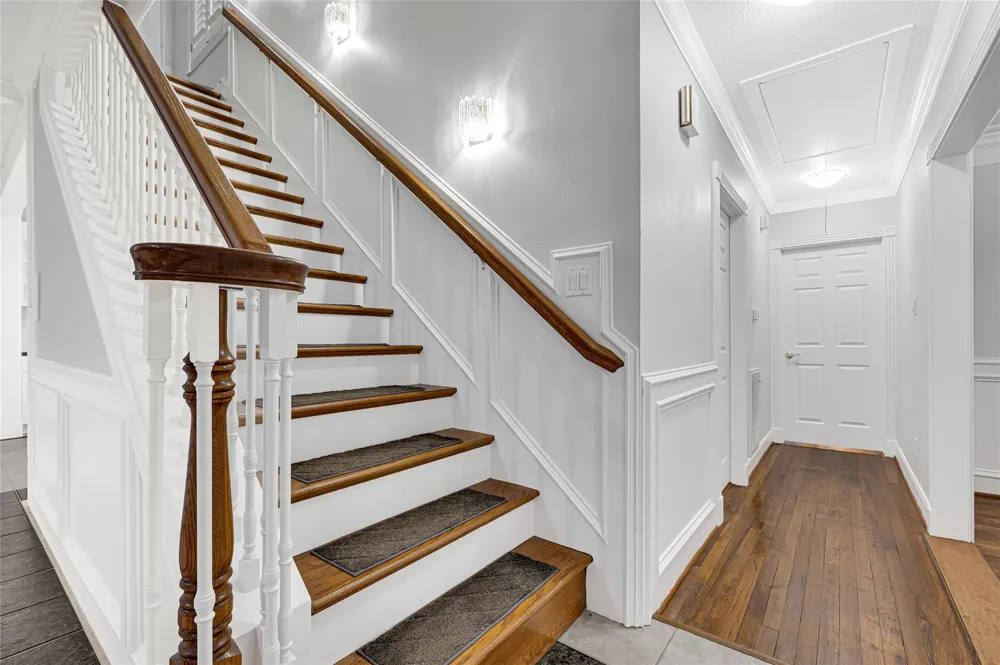 317 Avenue Of Oaks Street Houston, TX 77009