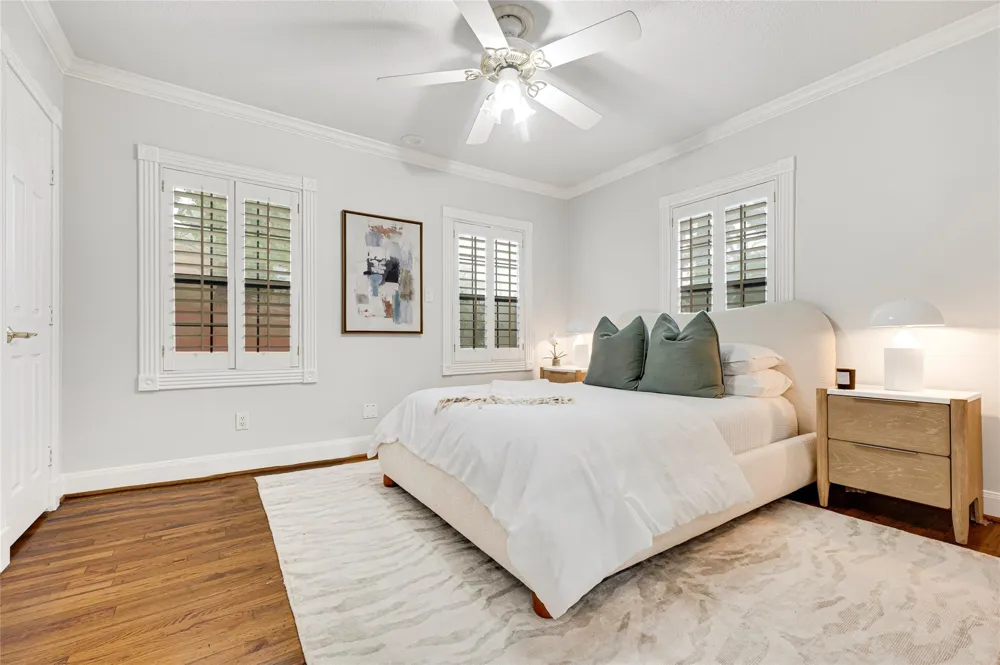 317 Avenue Of Oaks Street Houston, TX 77009