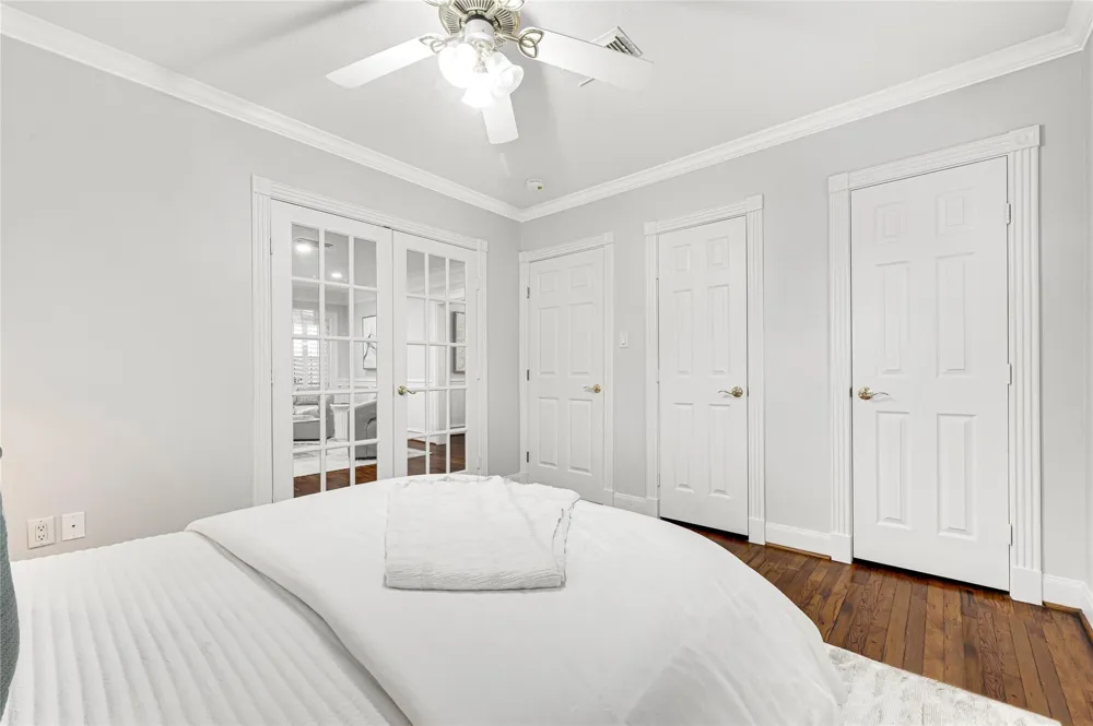 317 Avenue Of Oaks Street Houston, TX 77009