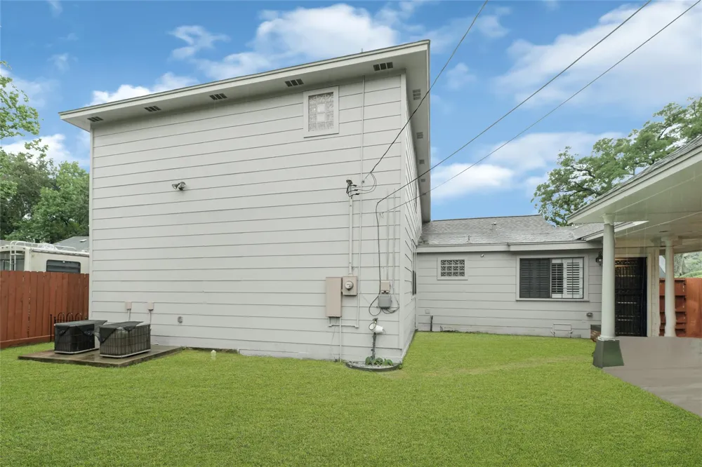 317 Avenue Of Oaks Street Houston, TX 77009