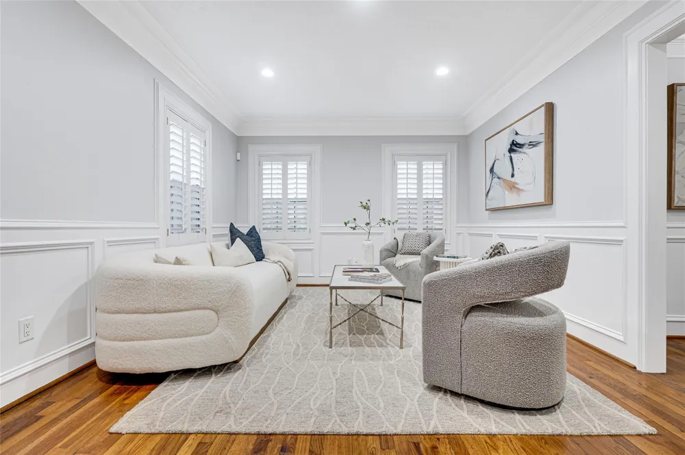 317 Avenue Of Oaks Street Houston, TX 77009