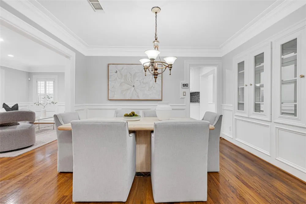 317 Avenue Of Oaks Street Houston, TX 77009