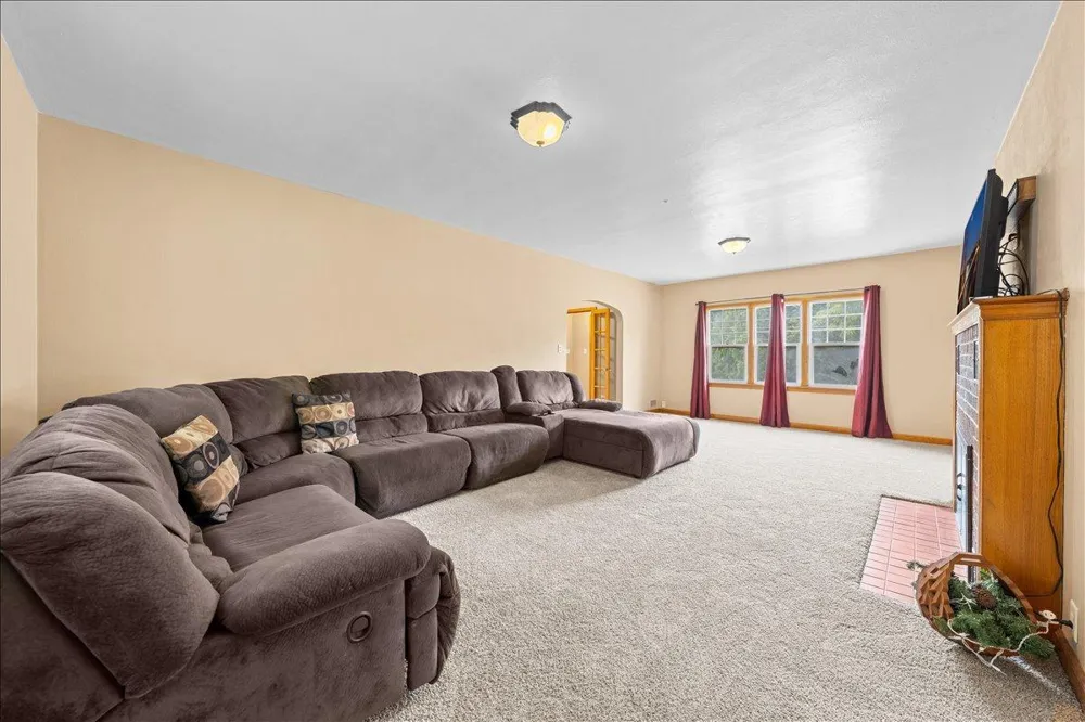 398 E Wall Street Ellsworth, WI 54011