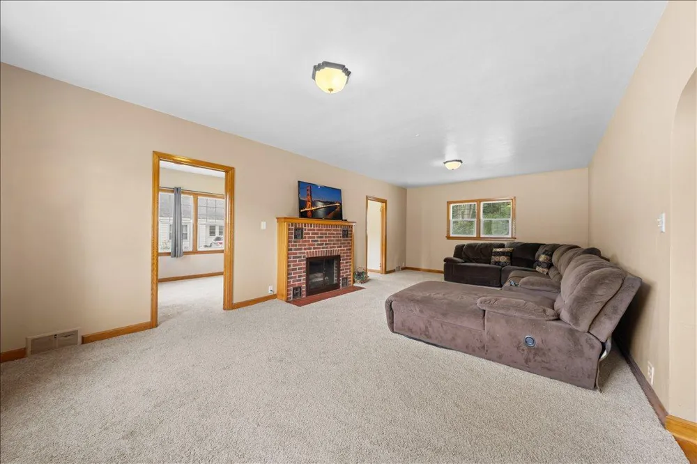 398 E Wall Street Ellsworth, WI 54011