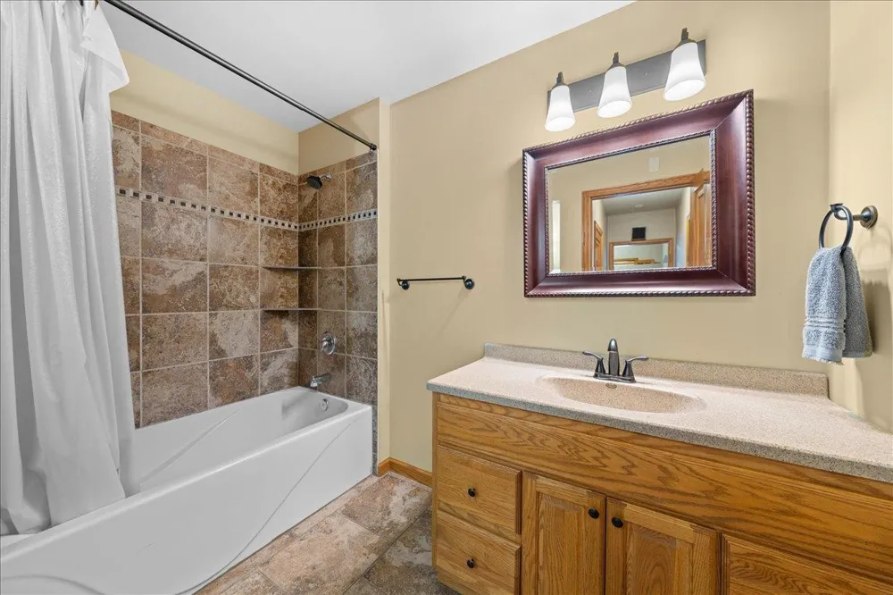 398 E Wall Street Ellsworth, WI 54011
