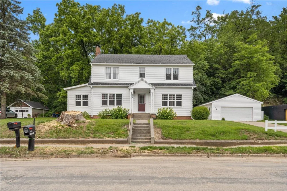 398 E Wall Street Ellsworth, WI 54011