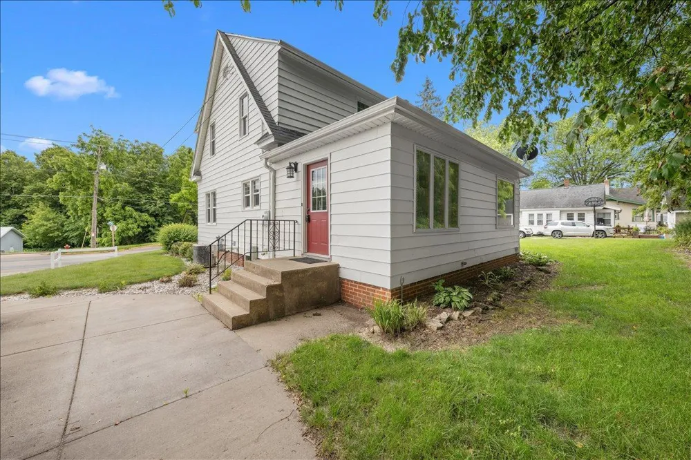 398 E Wall Street Ellsworth, WI 54011