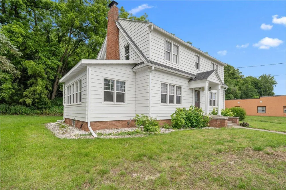 398 E Wall Street Ellsworth, WI 54011
