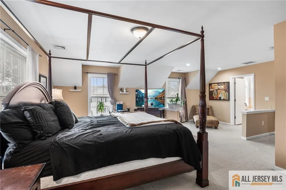 32 E Summit Avenue Sewaren, NJ 07077