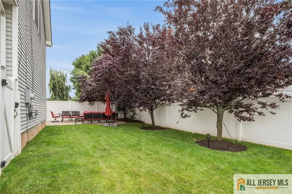 32 E Summit Avenue Sewaren, NJ 07077