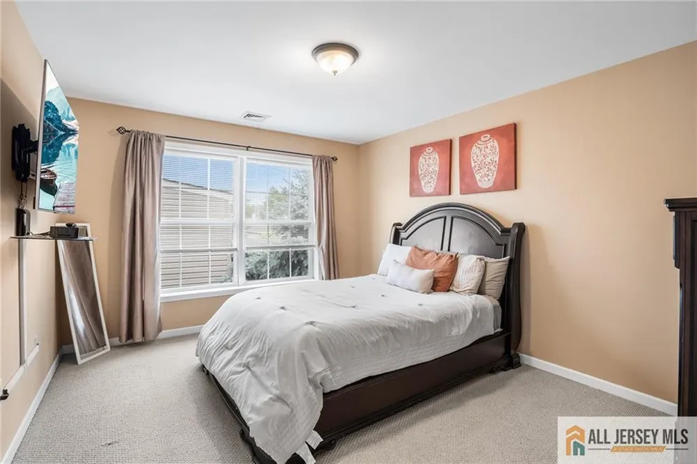 32 E Summit Avenue Sewaren, NJ 07077