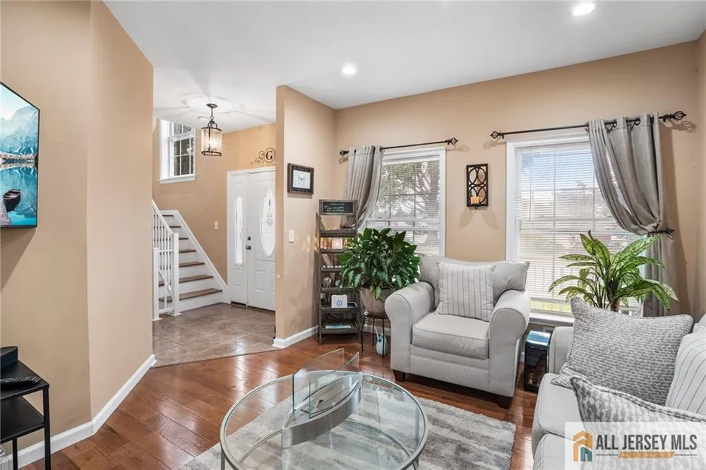 32 E Summit Avenue Sewaren, NJ 07077