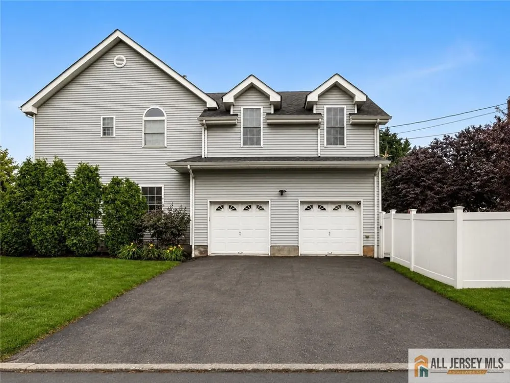 32 E Summit Avenue Sewaren, NJ 07077