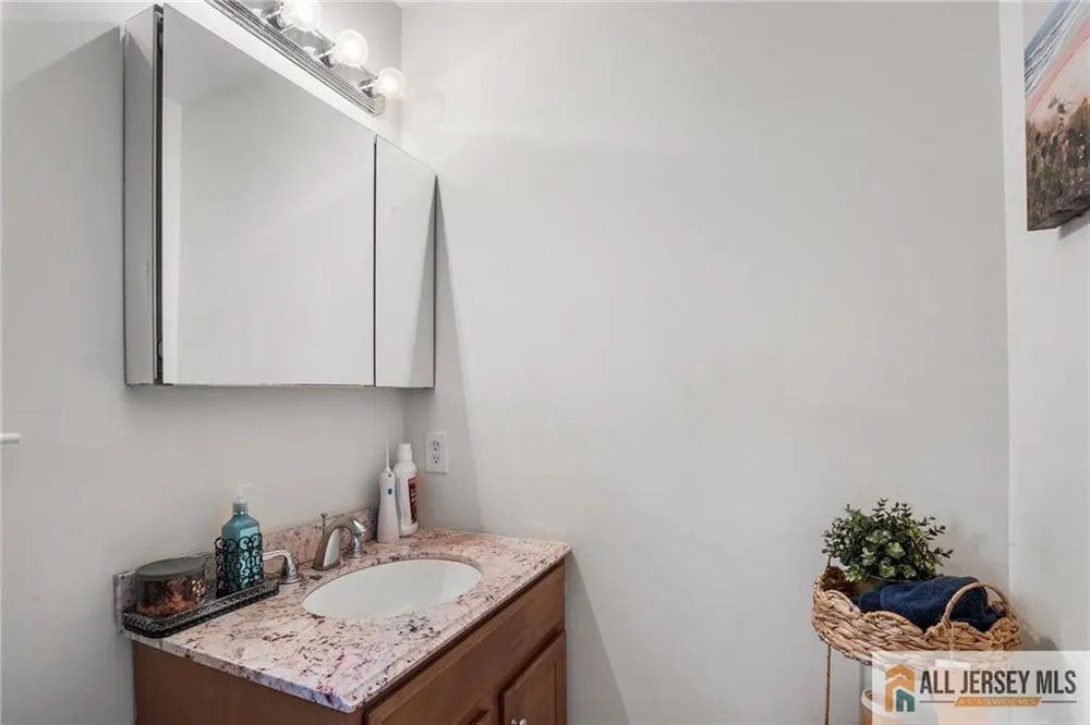 32 E Summit Avenue Sewaren, NJ 07077