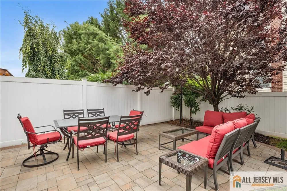 32 E Summit Avenue Sewaren, NJ 07077