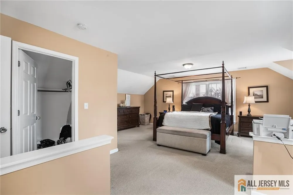 32 E Summit Avenue Sewaren, NJ 07077