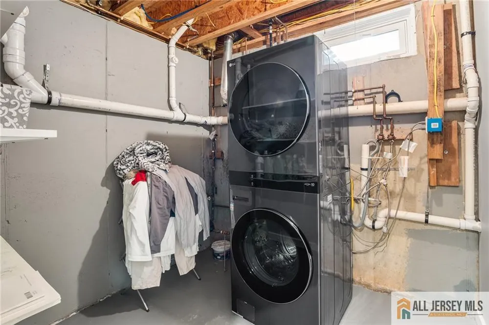 32 E Summit Avenue Sewaren, NJ 07077