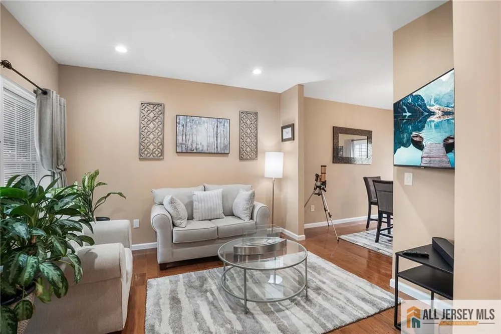 32 E Summit Avenue Sewaren, NJ 07077