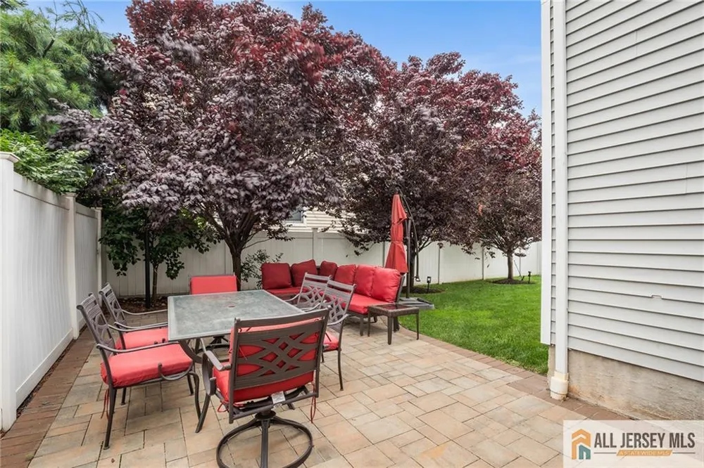32 E Summit Avenue Sewaren, NJ 07077