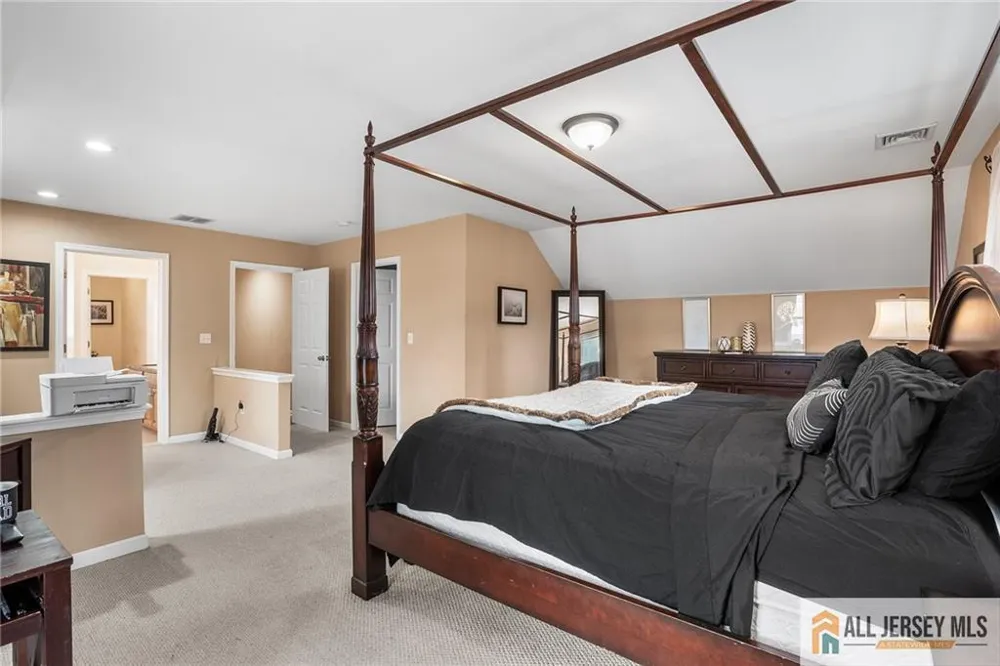 32 E Summit Avenue Sewaren, NJ 07077