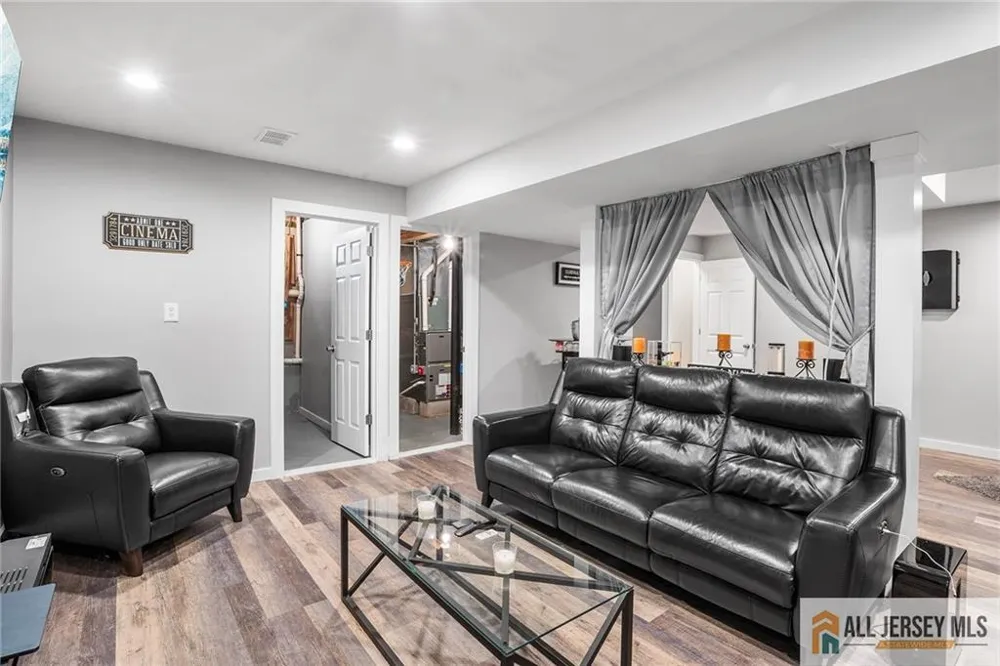 32 E Summit Avenue Sewaren, NJ 07077