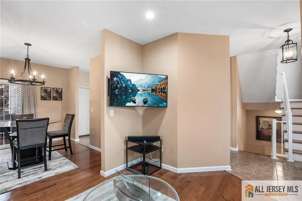 32 E Summit Avenue Sewaren, NJ 07077