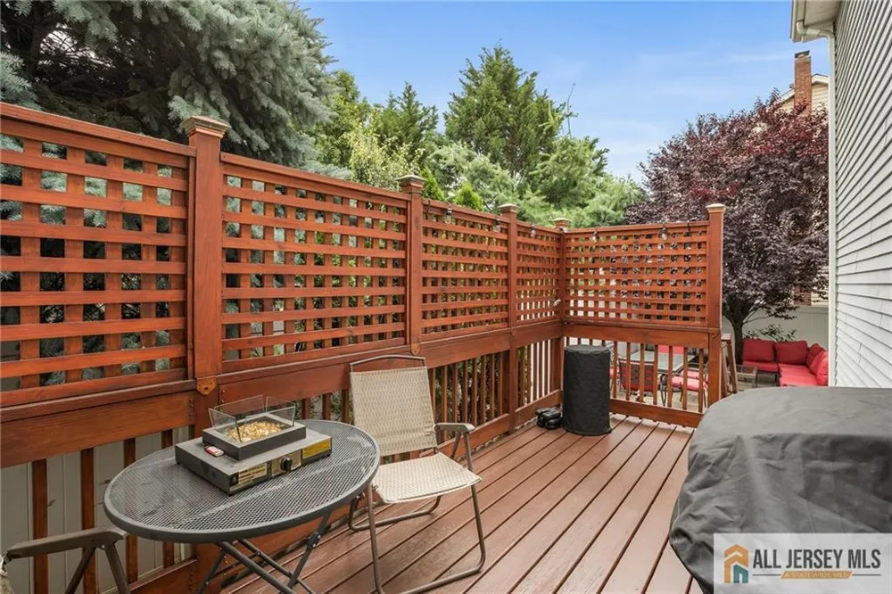 32 E Summit Avenue Sewaren, NJ 07077