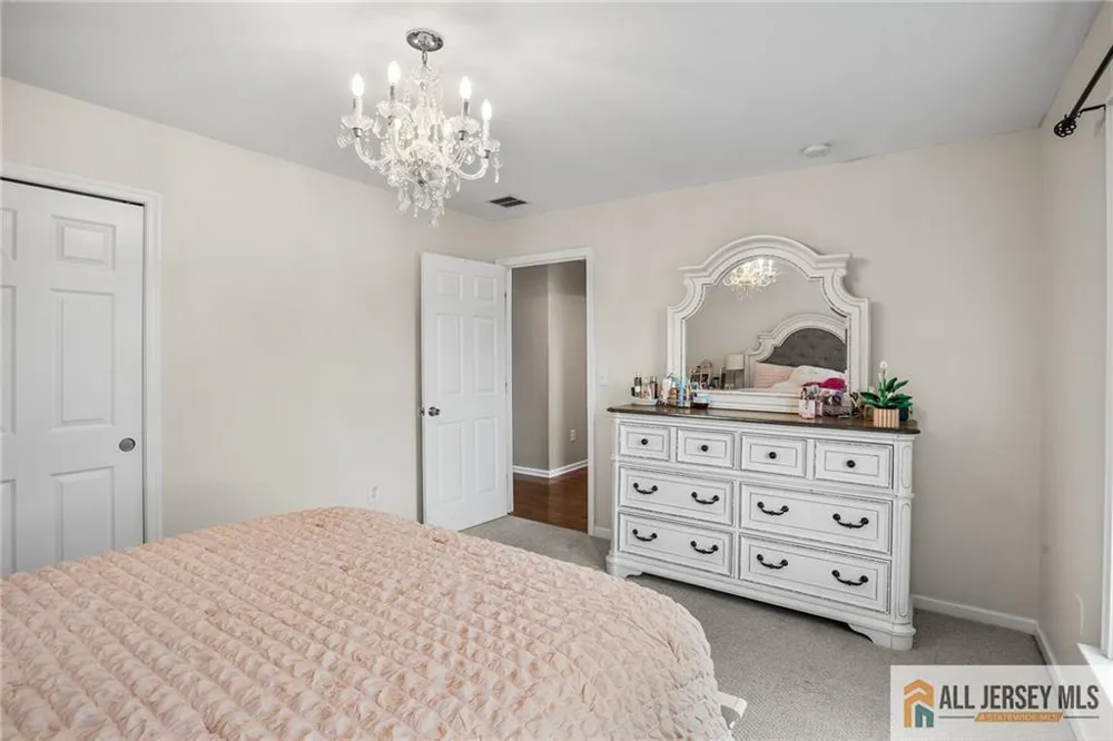 32 E Summit Avenue Sewaren, NJ 07077
