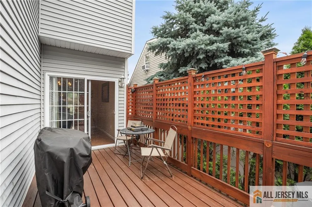 32 E Summit Avenue Sewaren, NJ 07077