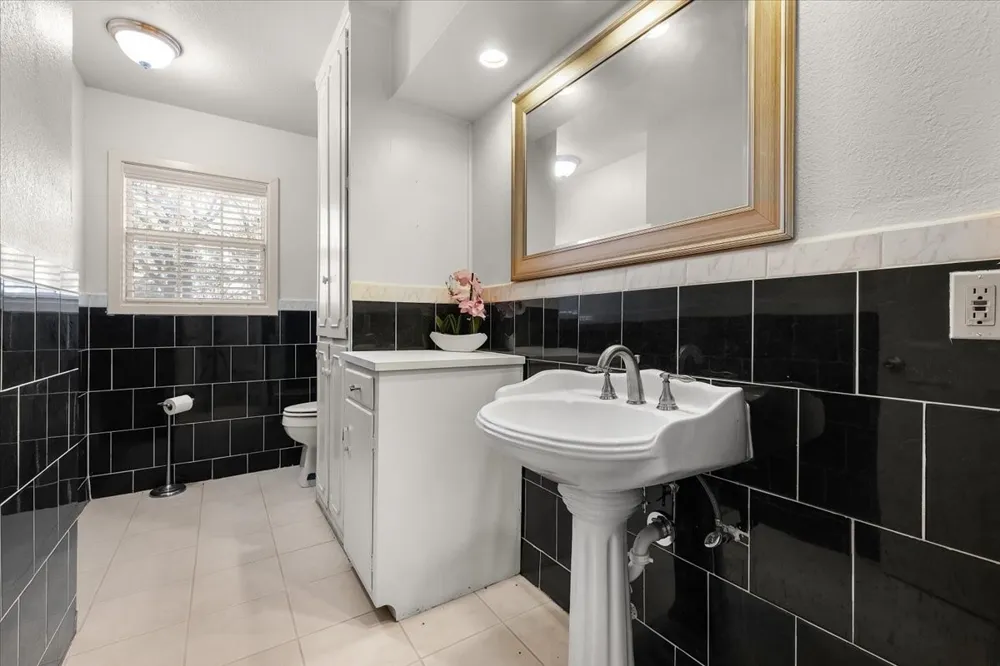 8248 Meadowbrook Drive Fort Worth, TX 76120