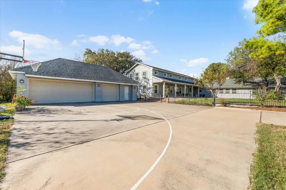 8248 Meadowbrook Drive Fort Worth, TX 76120