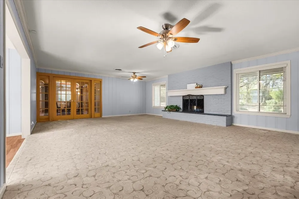8248 Meadowbrook Drive Fort Worth, TX 76120