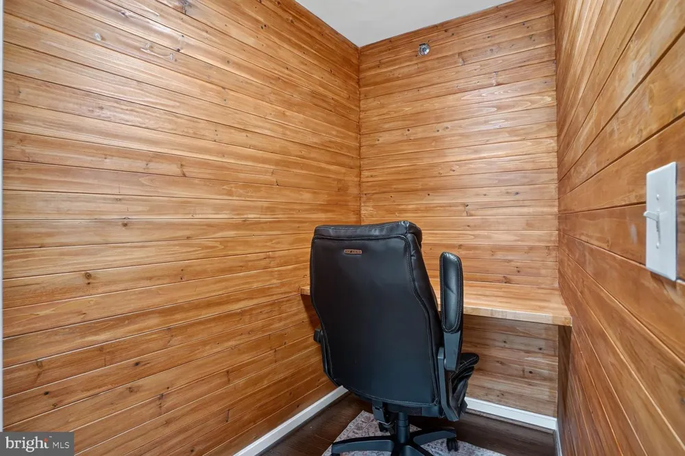 1805 CRYSTAL DRIVE #503S Arlington, VA 22202