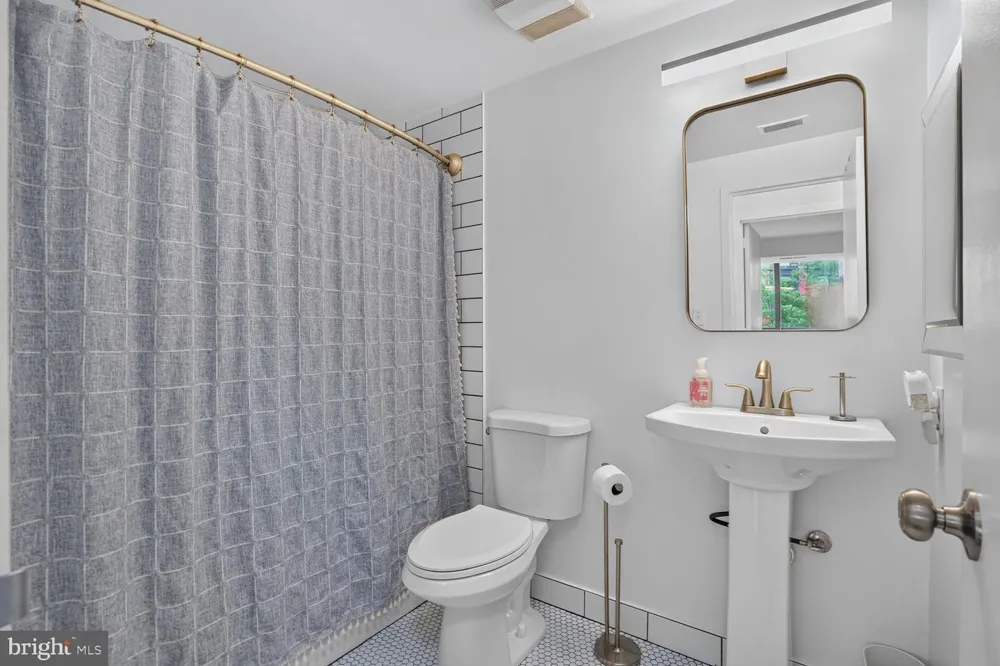 1805 CRYSTAL DRIVE #503S Arlington, VA 22202
