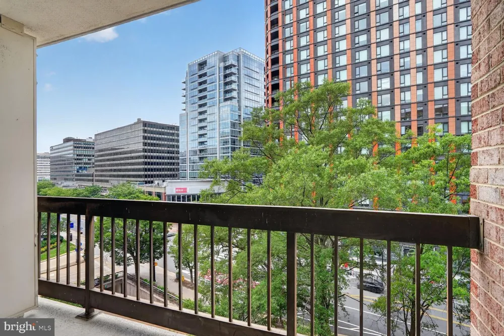 1805 CRYSTAL DRIVE #503S Arlington, VA 22202