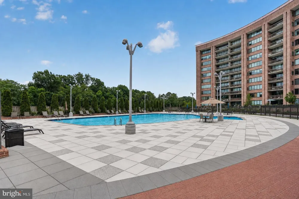 1805 CRYSTAL DRIVE #503S Arlington, VA 22202