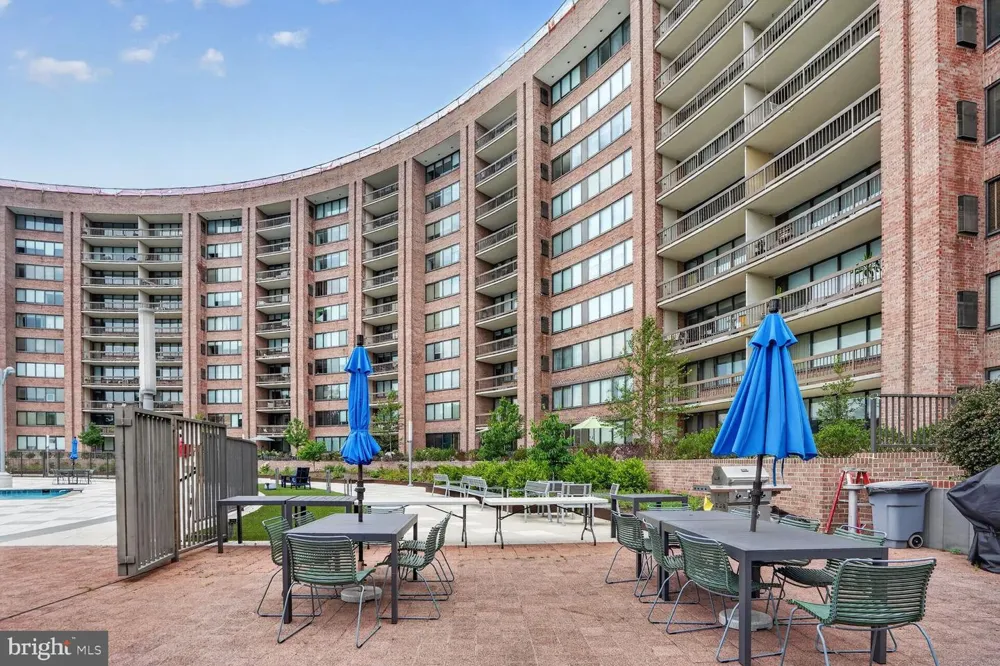 1805 CRYSTAL DRIVE #503S Arlington, VA 22202