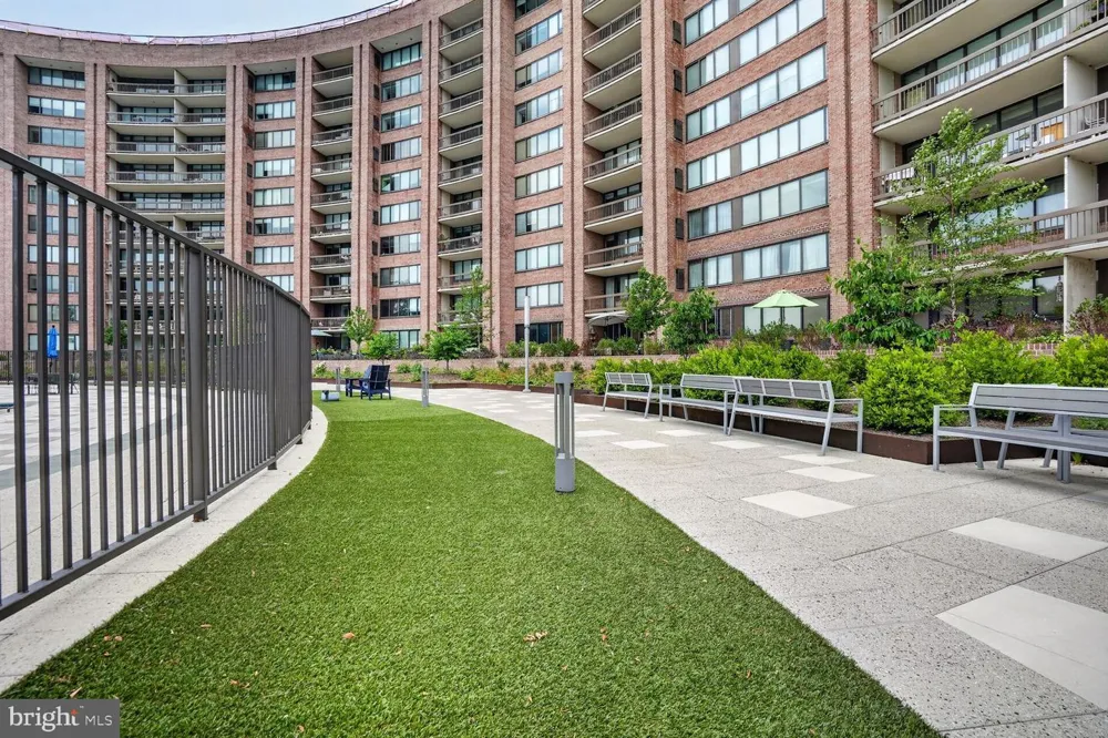 1805 CRYSTAL DRIVE #503S Arlington, VA 22202