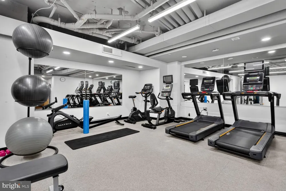 1805 CRYSTAL DRIVE #503S Arlington, VA 22202