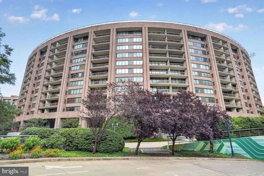 1805 CRYSTAL DRIVE #503S Arlington, VA 22202