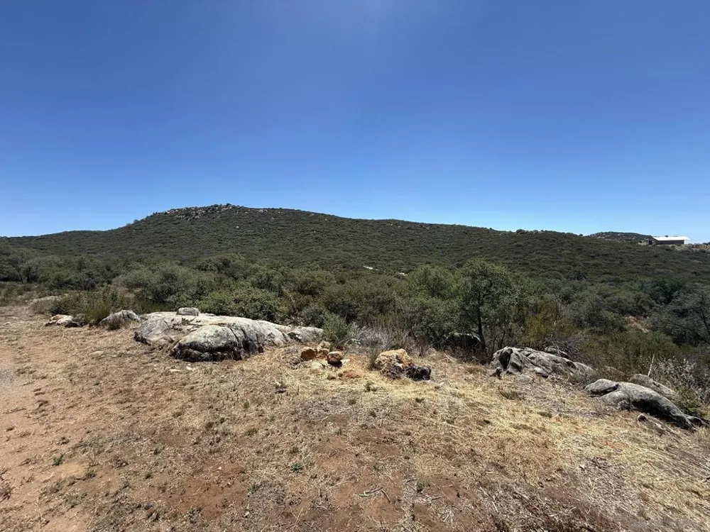 22815 Illahee Dr. Alpine, CA 91901