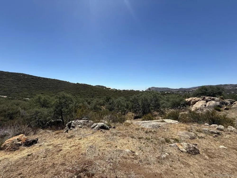 22815 Illahee Dr. Alpine, CA 91901